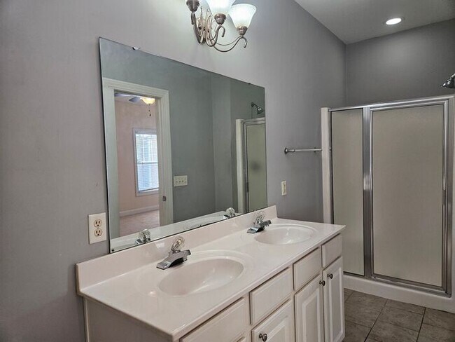 Building Photo - Charming Bungalow at Historic Seminary Ridge