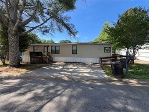 Building Photo - 3700 Ash Dr