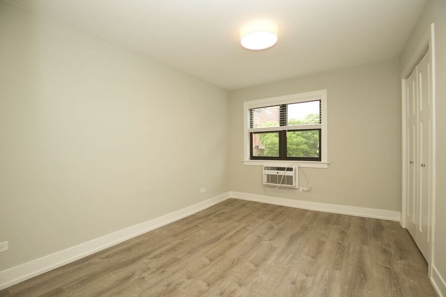 Building Photo - 448 W Barry Ave