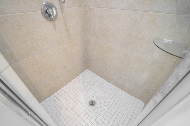 Building Photo - 2173 W Vina Del Mar Blvd