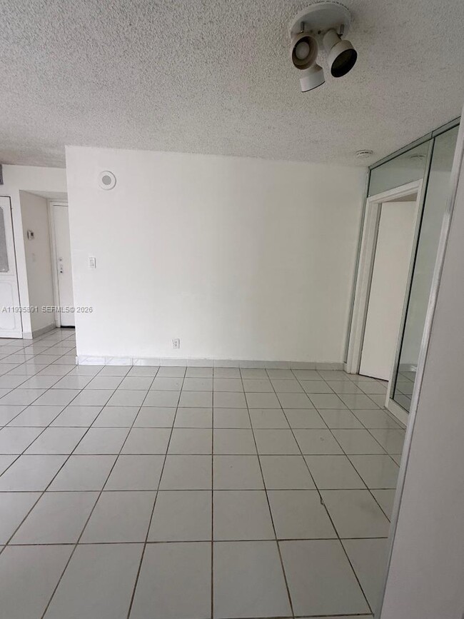 Building Photo - 16909 N Bay Rd