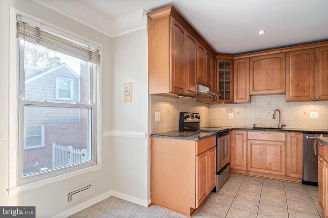 Building Photo - 2413 Childs Ln