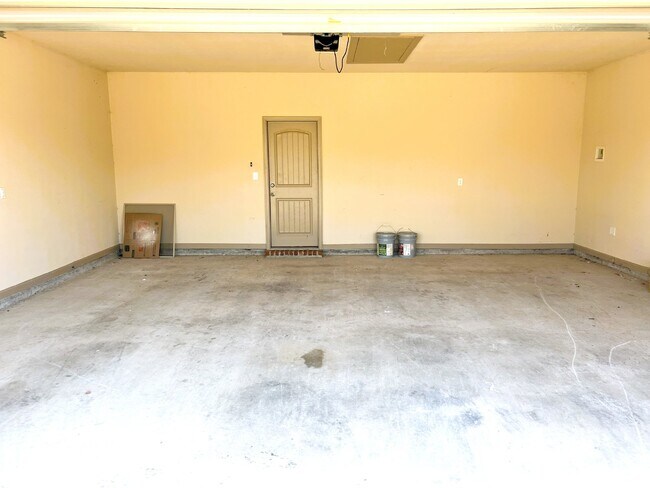 Building Photo - "Desirable 3-Bedroom Home with Guest Suite in Pelican Lakes - A Must-See Rental Property!"