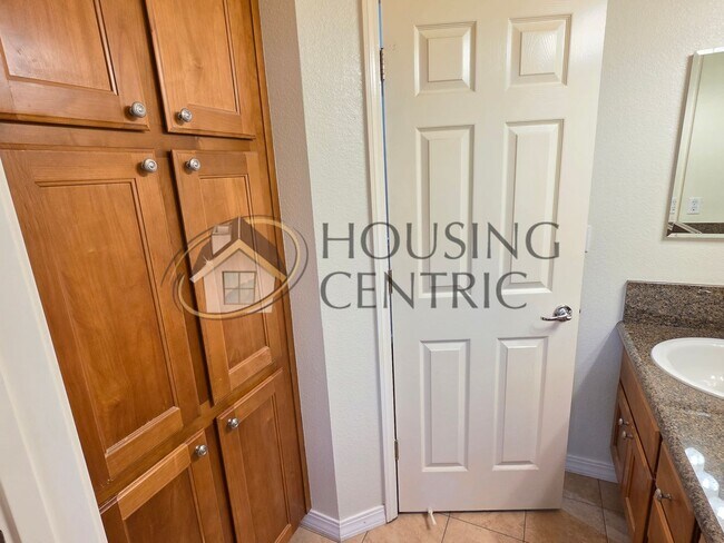 Building Photo - Beautiful Single Story Rental in Gated Serrano Community!