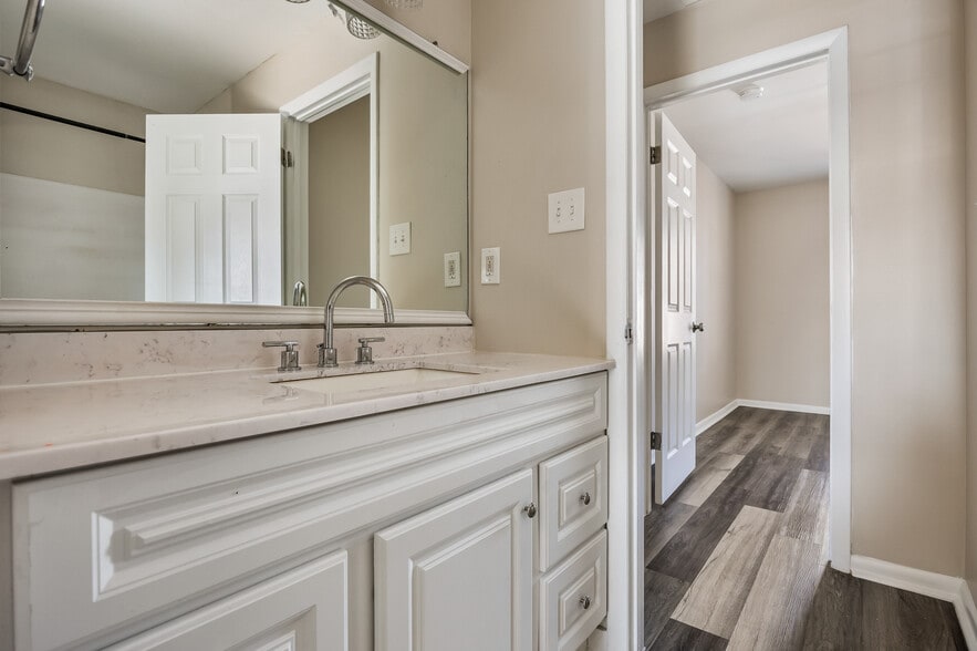 Building Photo - 49 Grant Ln