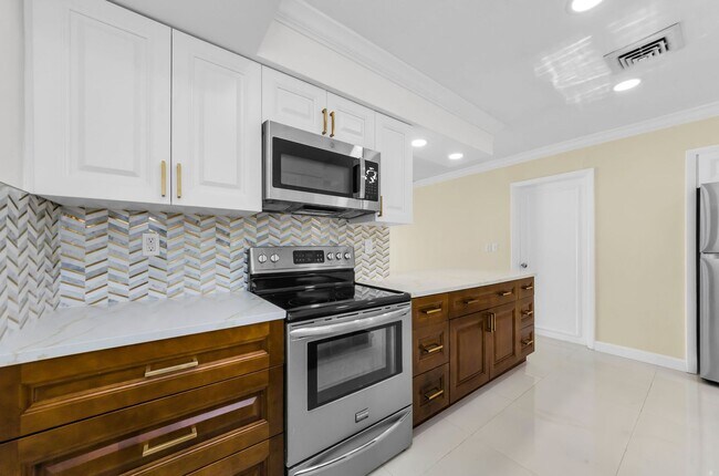 Building Photo - Charming 3 bedroom 2 bath in North Clearwa...