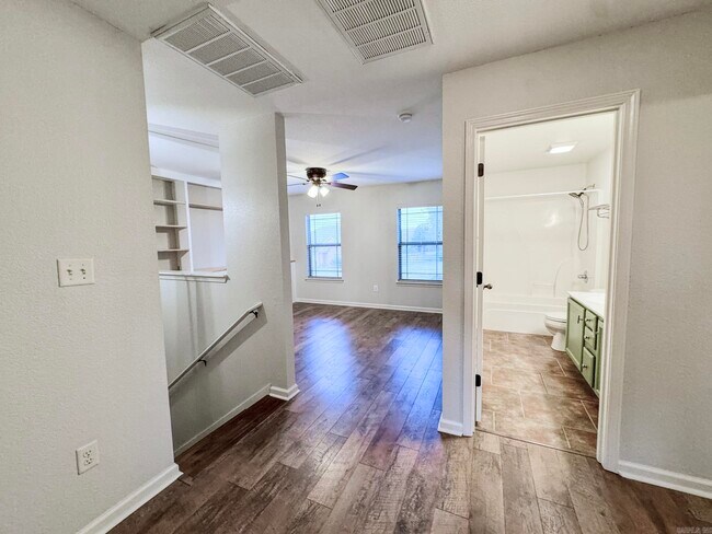 Building Photo - 36 Talladega Loop