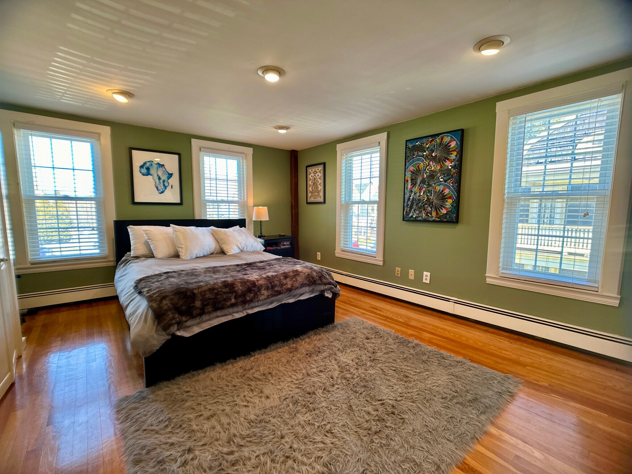 Building Photo - 526 Centre St