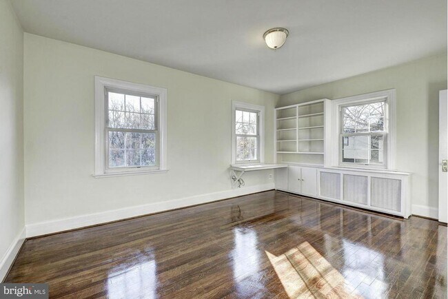 Building Photo - 4910 Hillbrook Ln NW