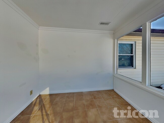 Building Photo - 5220 Tamarisk Ct