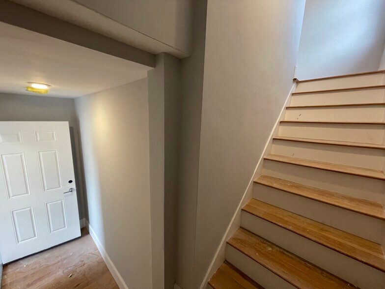 Building Photo - 158 Morrison Ave