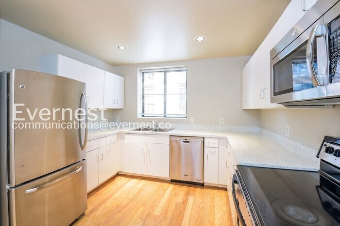 Building Photo - 930 Acoma St