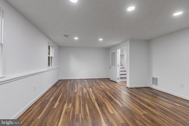 Building Photo - 1402 Mullins St