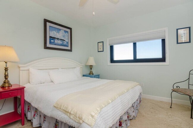 Building Photo - 2400 N Lumina Ave