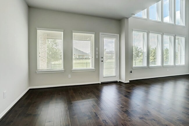 Building Photo - 3418 Pebble Creek Dr