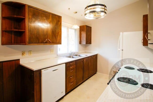 Building Photo - Comfortable 3 Bd /1.5 Ba Home  $300.00 off...