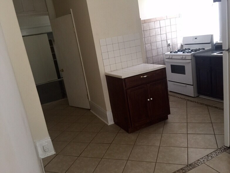 Building Photo - 1812 Dante St