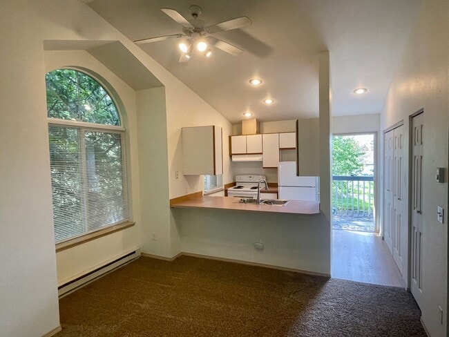Building Photo - 2-Bedroom 1 Bathroom Apartment near Walking Trails and Whatcom Falls Park