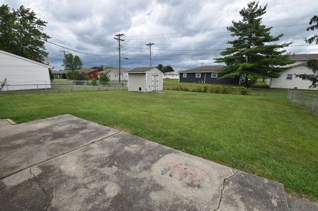 Building Photo - 3 Bedroom, 1 Bath Ranch in Greenfield