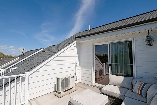 Building Photo - Pet-Friendly Townhome With Rooftop Terrace + Blue Ridge Mountain Views