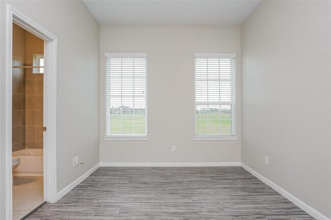 Building Photo - 18127 Cypress Hill Dr