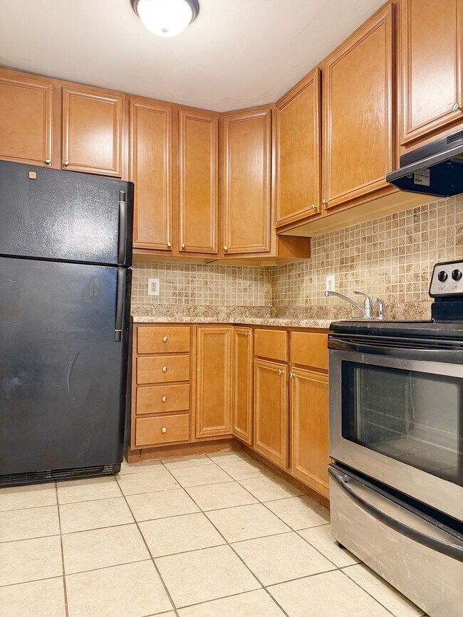 Building Photo - 607-609 Cypress St