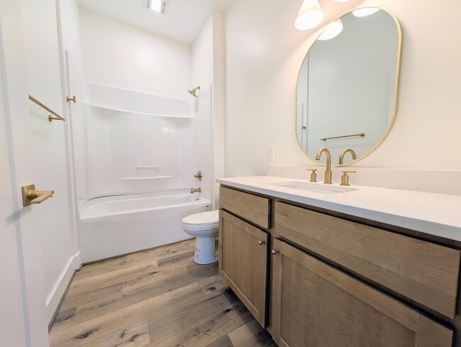 Building Photo - 5900 Fort Ave