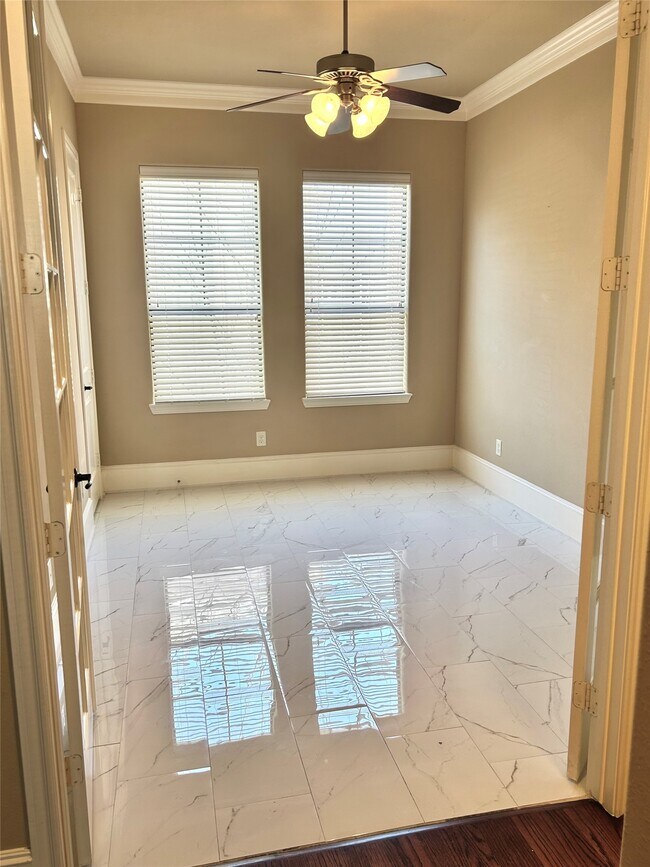 Building Photo - 1049 W 22nd St