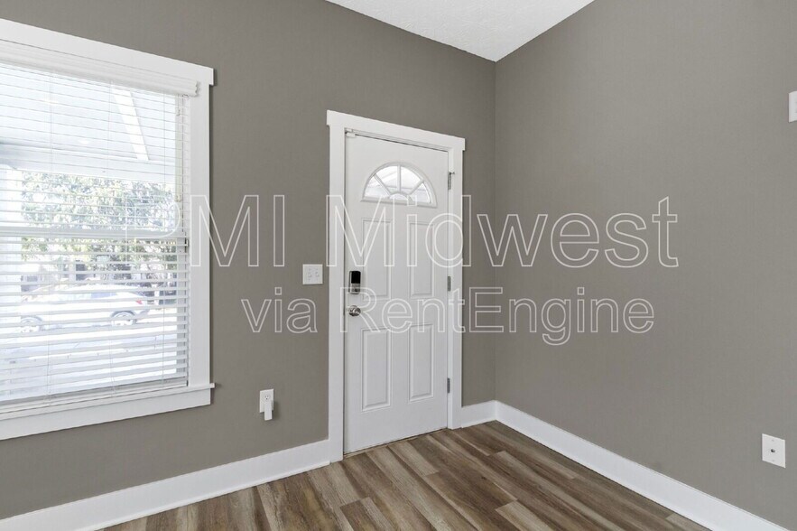 Building Photo - 1701 Barth Ave