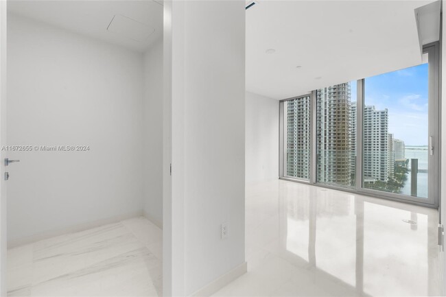 Building Photo - 300 S Biscayne Blvd