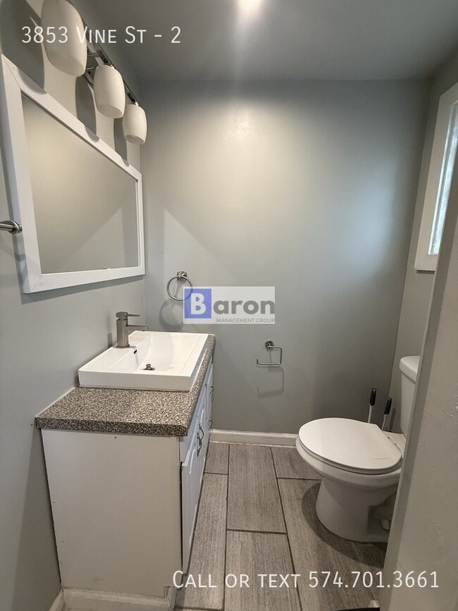 Building Photo - 3853 Vine St