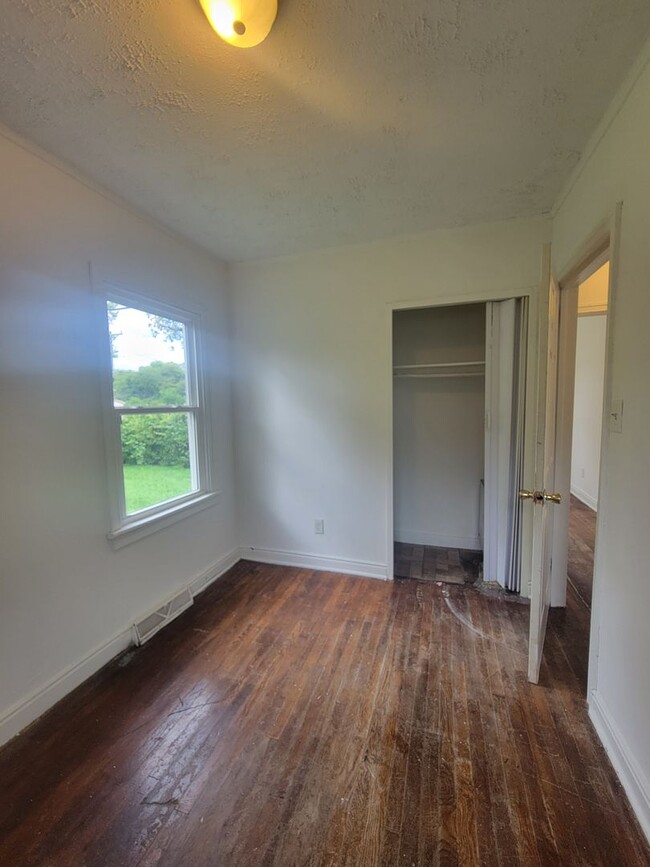 Building Photo - Charming Two Bedroom One Bath Bungalow Awa...