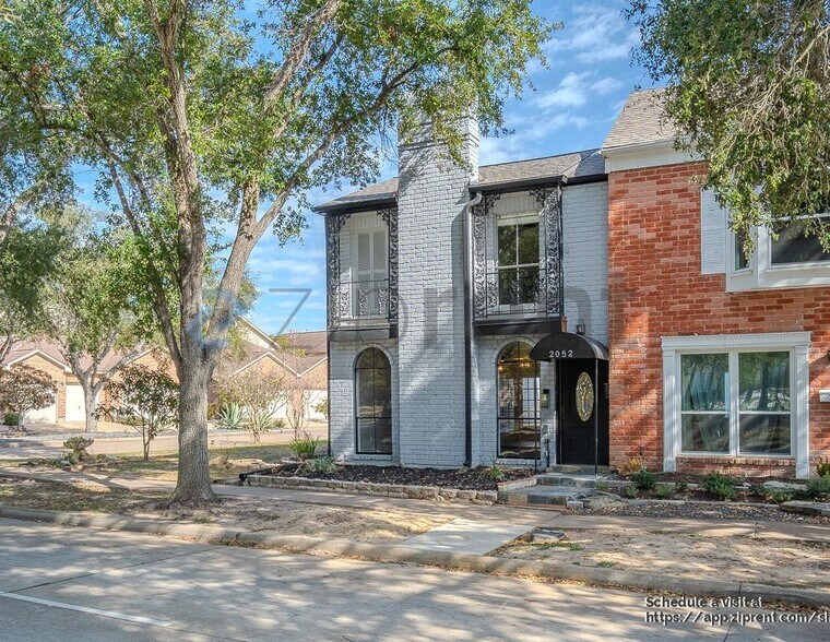 Building Photo - 2052 Lakeside Dr