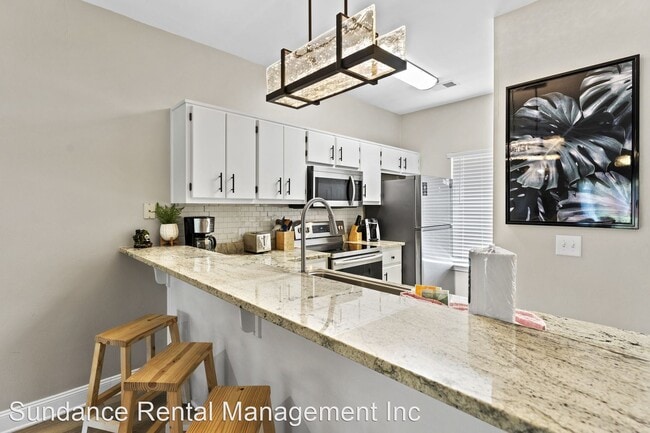 Building Photo - 2 br, 2.5 bath House - 450 S. Geronimo Str...