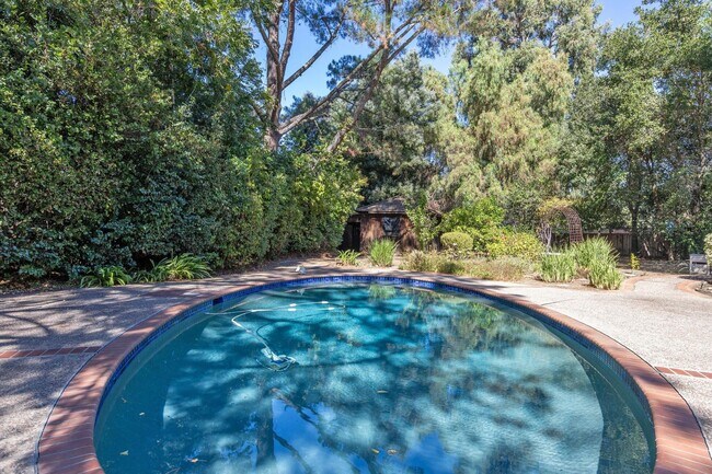 Building Photo - Beautifully Appointed Atherton Estate with Pool & Outdoor Entertaining
