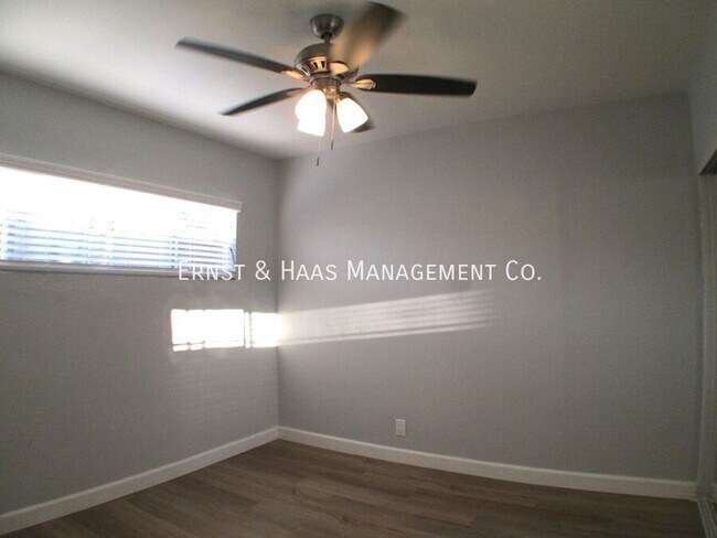 Building Photo - 815 E 9th St