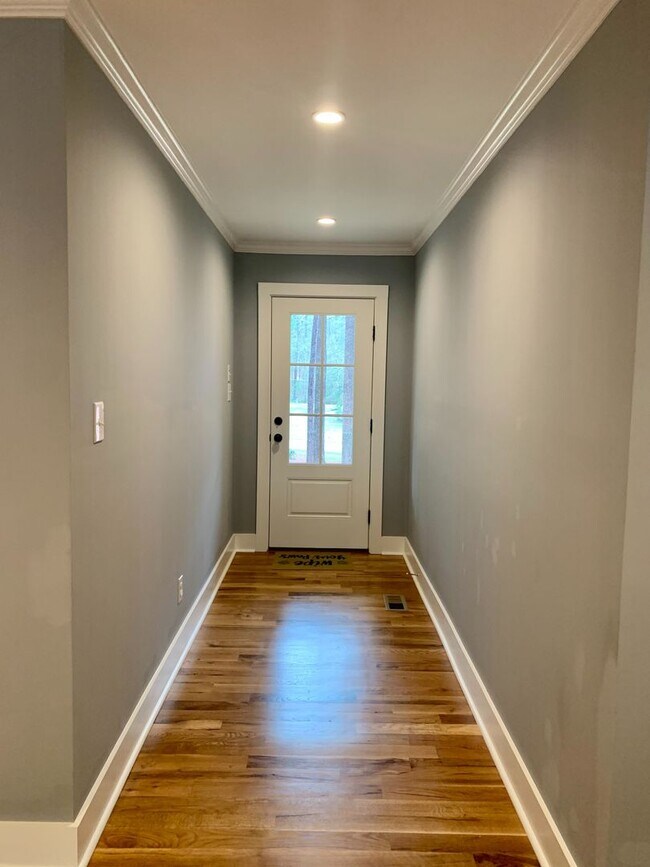 Building Photo - Charming Southern Pines Home on a Spacious...
