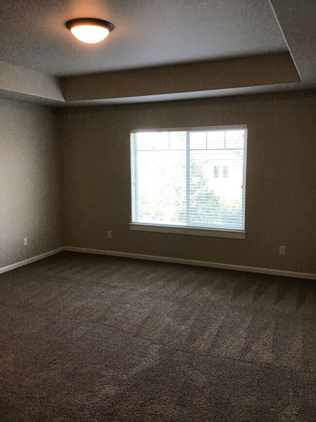 Building Photo - 3 Bedroom Home in the Bridges!