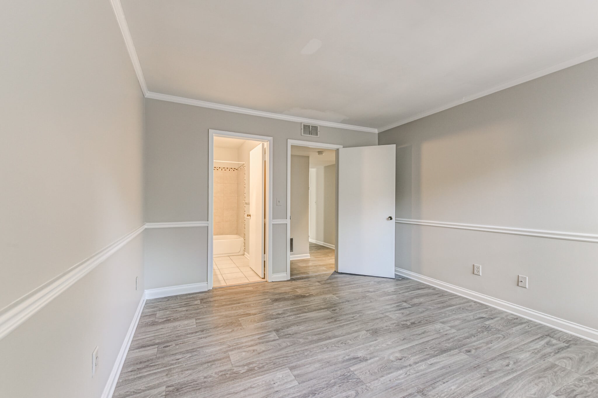 Building Photo - 1405 Huntingdon Chase