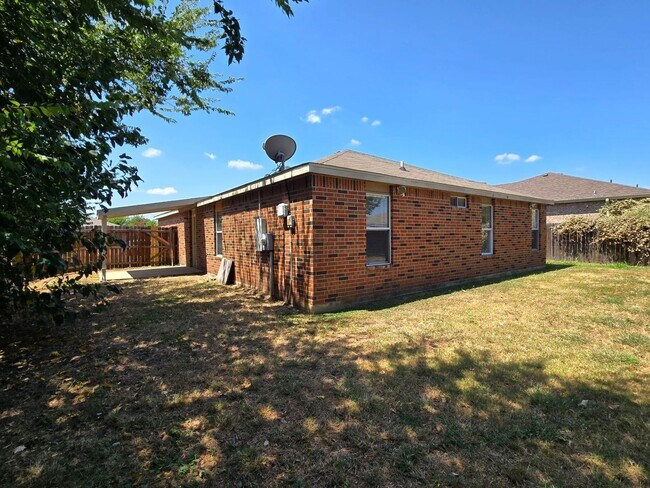 Building Photo - 3303 Driftwood Dr
