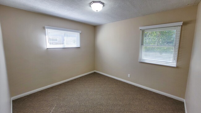Building Photo - 3 Bed 2 Bath House Right Next To Disneyland! Available Now!
