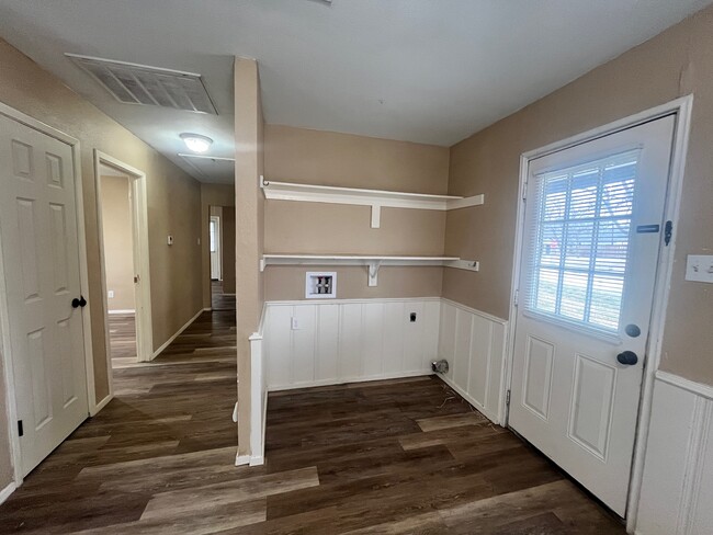 Building Photo - 119 S 5th St