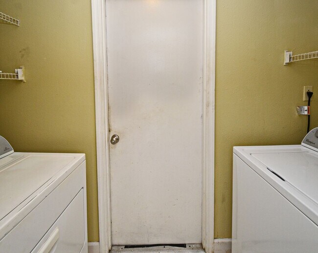 Building Photo - 1,850 Sq Ft 3-Bed, 2-Bath Orlando Home – L...