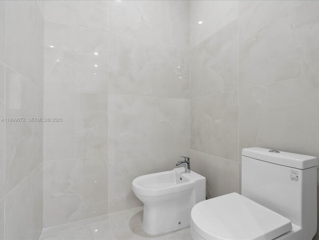 Building Photo - 21227 NE 31st Pl