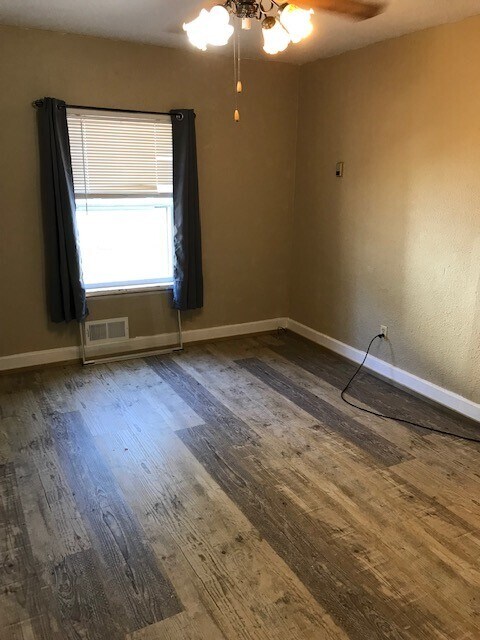 Living Room - 709 9th Ave SW