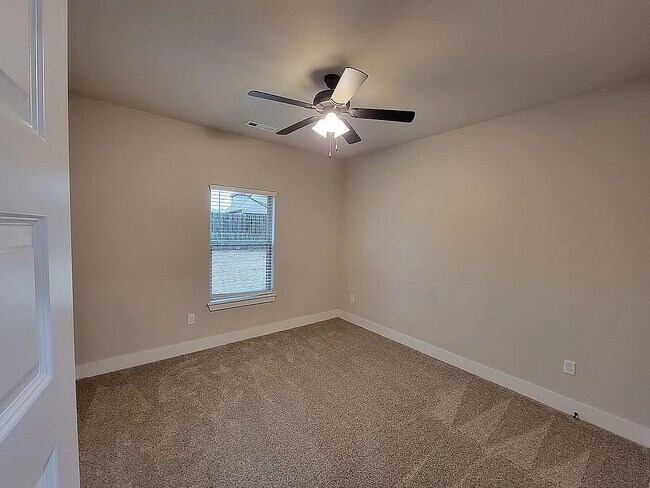 Building Photo - 4202 SW Plumley Ave