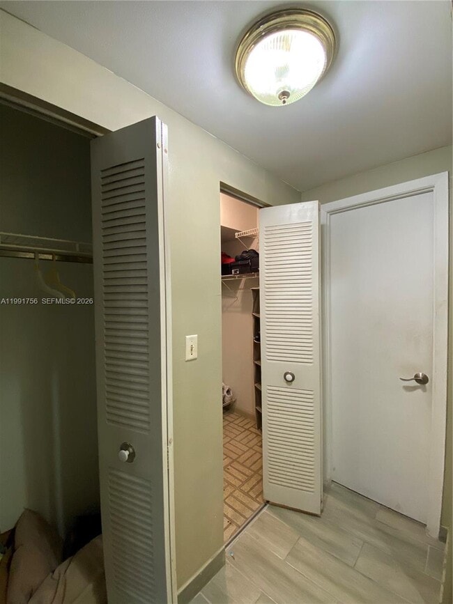 Building Photo - 443 NE 195th St