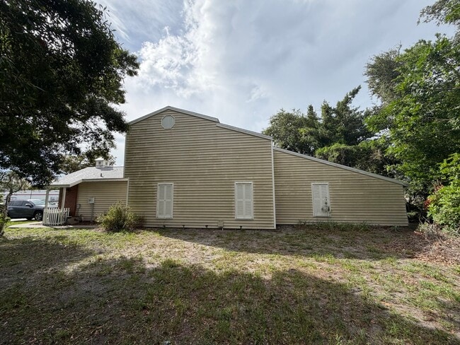 Building Photo - 3174 Beecher Dr E