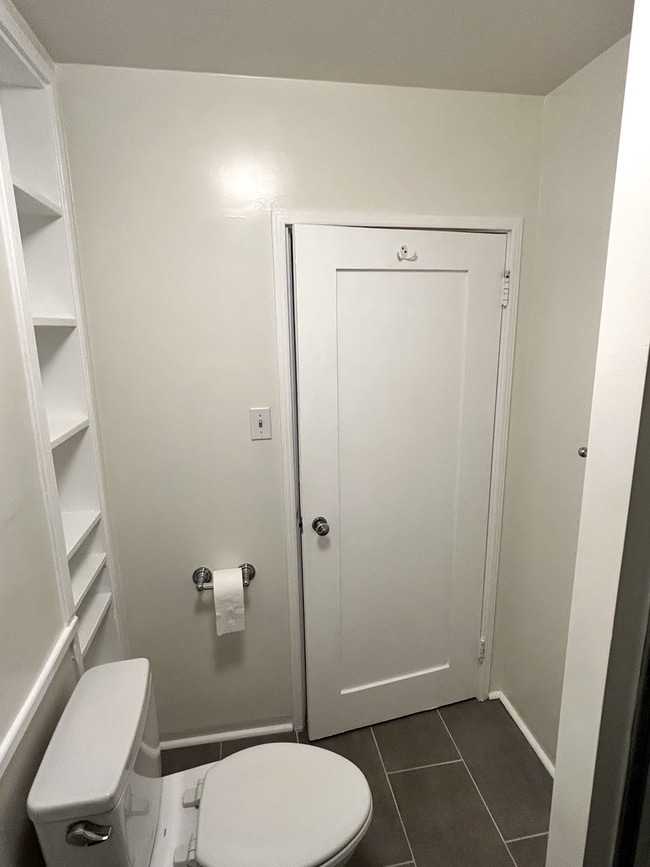 Building Photo - 724 Crestmoore Pl