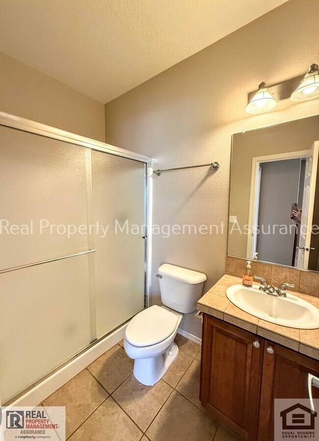 Building Photo - 13611 NW Stonebridge Dr